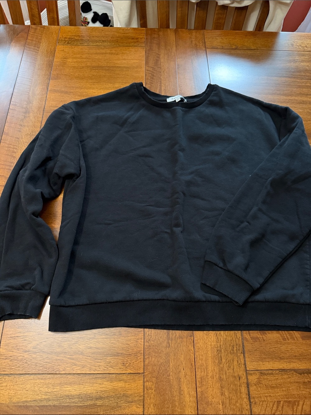 Francesca's Collections Black Crewneck Sweatshirt